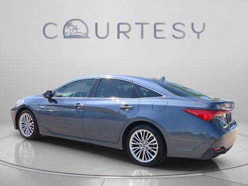 Used 2019 Toyota Avalon Limited w/ Advanced Safety Package FWD image 3