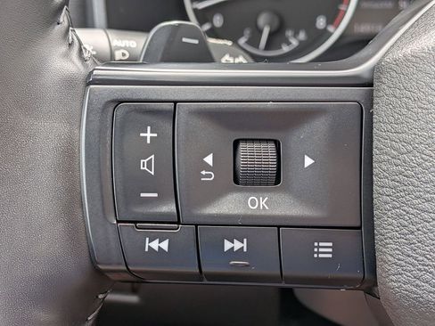 Used 2025 Nissan Rogue SV w/ SV Premium Package FWD image 14
