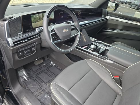 Used 2025 Cadillac Escalade ESV Sport w/ Touring Package image 40