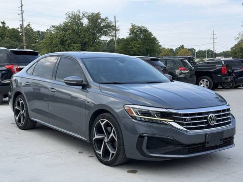 Used 2020 Volkswagen Passat 2.0T R-Line FWD image 4