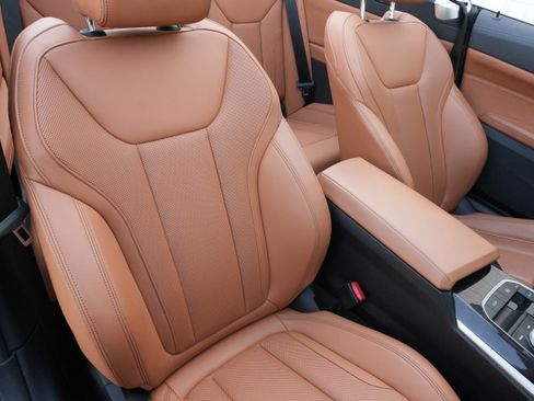 Used 2024 BMW M440i Convertible w/ Premium Package image 15