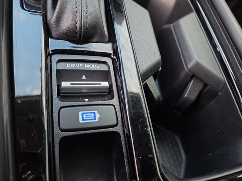 Used 2023 Honda Accord Touring image 13