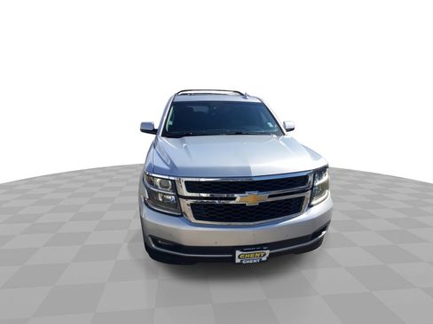 Used 2017 Chevrolet Suburban LT image 3