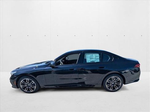 Used 2026 BMW 530i w/ M Sport Package RWD image 5