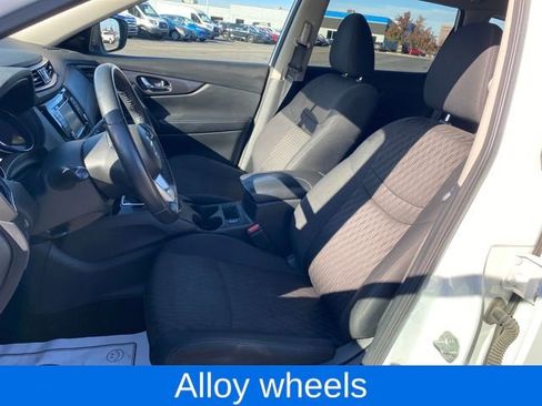 Used 2020 Nissan Rogue SV image 13