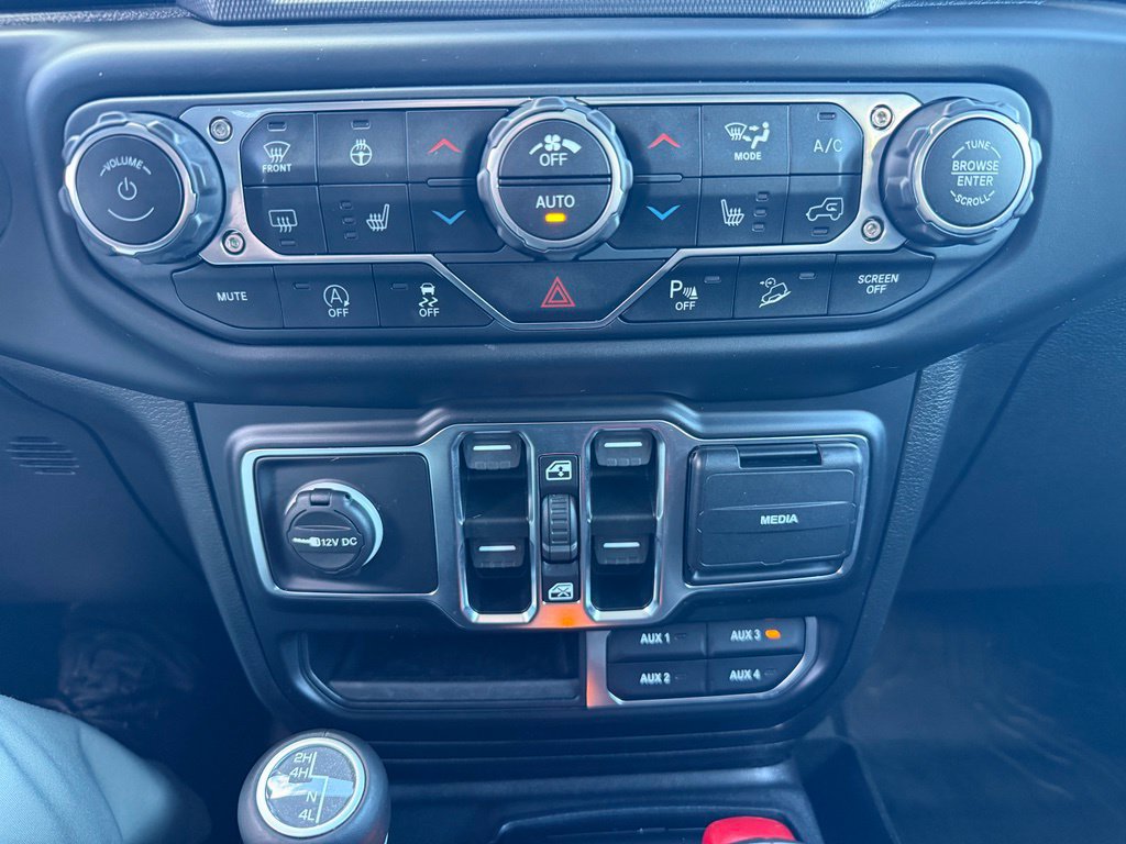 Used 2020 Jeep Wrangler Unlimited Sahara AWD/4WD image 26