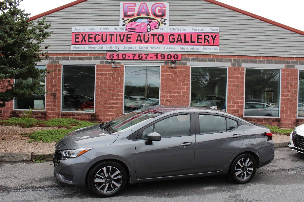 Used 2025 Nissan Versa SV FWD image 1
