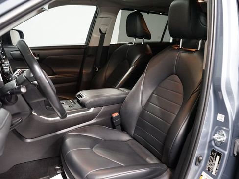 Used 2022 Toyota Highlander XLE image 26