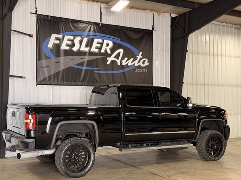 Used 2018 GMC Sierra 2500 SLT w/ Duramax Plus Package AWD/4WD image 31
