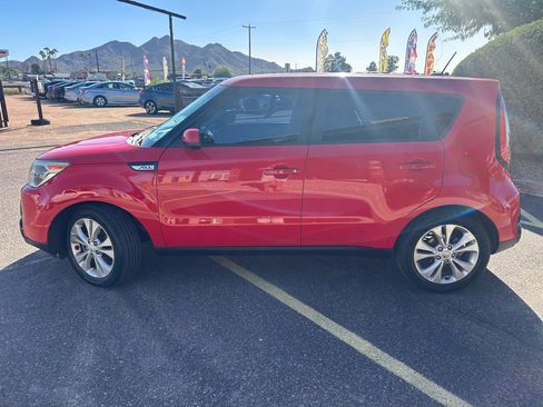 Used 2016 Kia Soul + FWD image 2