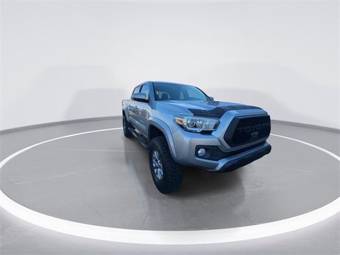 Used 2018 Toyota Tacoma SR5 image 2