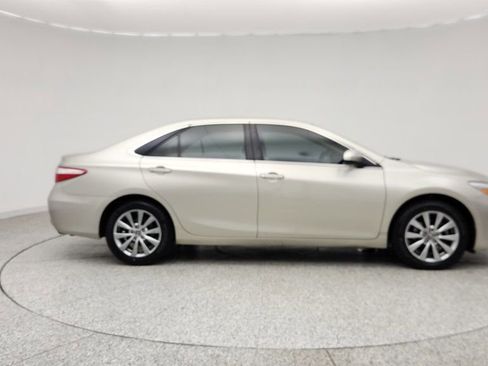 Used 2017 Toyota Camry XLE w/ Moonroof Package FWD image 4