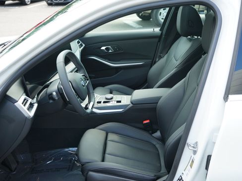 Used 2025 BMW 330i xDrive Sedan w/ Convenience Package image 17