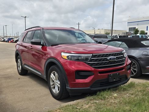 Used 2023 Ford Explorer XLT RWD image 1