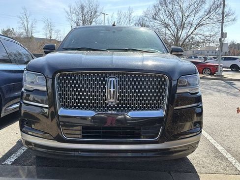 Used 2024 Lincoln Navigator Reserve AWD/4WD image 4