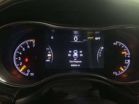 Used 2018 Jeep Grand Cherokee Overland AWD/4WD image 23