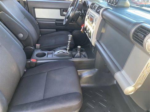 Used 2014 Toyota FJ Cruiser 4WD image 9