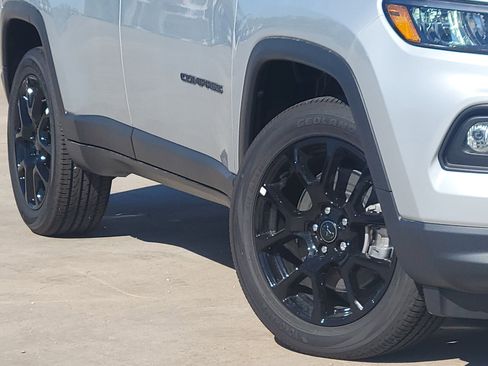 New 2026 Jeep Compass Latitude image 9