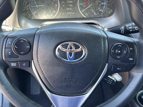 Used 2018 Toyota RAV4 LE w/ Carpet Mat Package FWD image 17