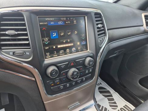 Used 2016 Jeep Grand Cherokee Limited AWD/4WD image 19