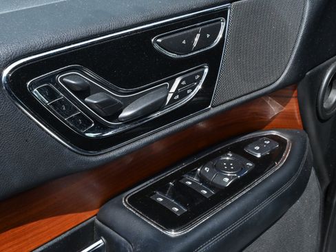 Used 2019 Lincoln Navigator Reserve AWD/4WD image 28