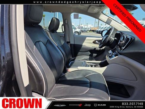 Used 2023 Chrysler Pacifica Limited image 11