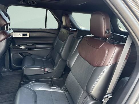 Certified 2020 Ford Explorer Platinum w/ Premium Technology Package AWD/4WD image 36