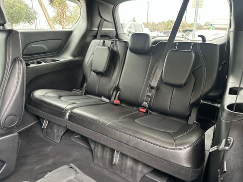 Used 2025 Chrysler Pacifica Select FWD image 32