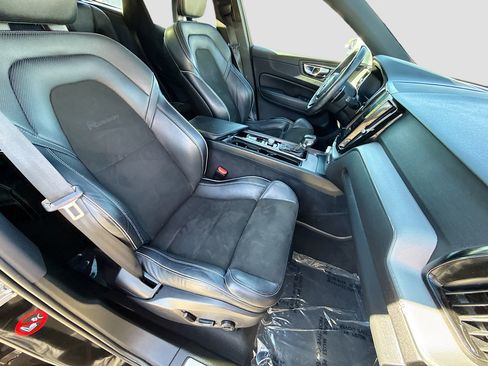 Used 2018 Volvo XC60 T6 R-Design w/ Convenience Package image 15