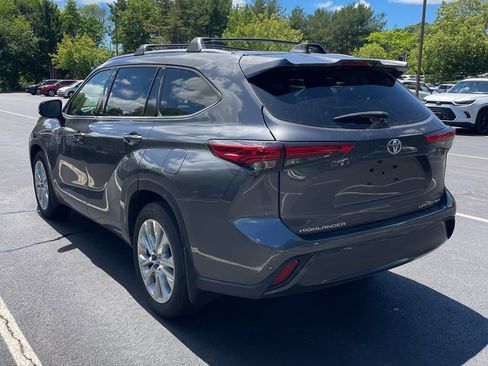 Used 2023 Toyota Highlander Limited AWD/4WD image 4