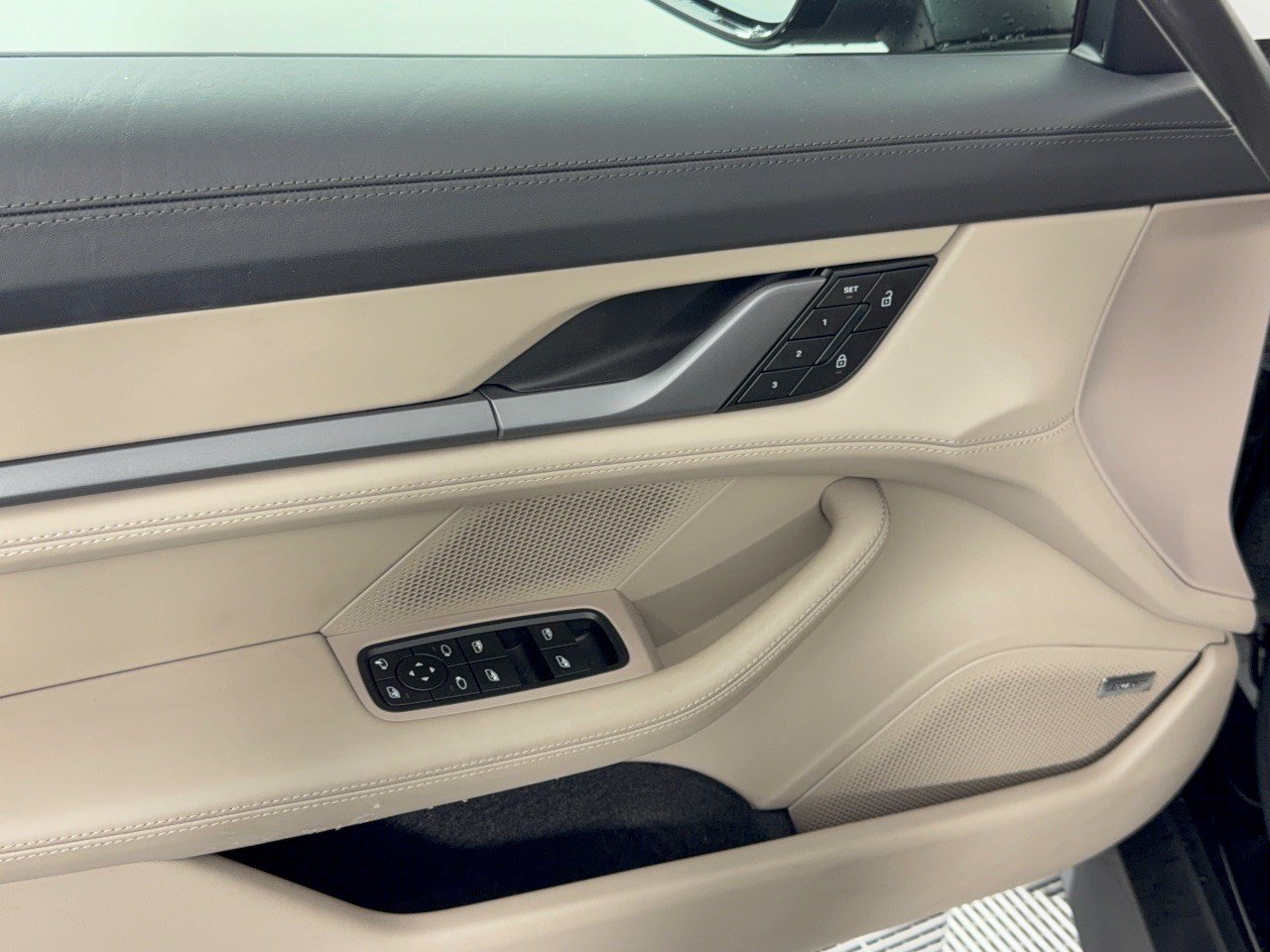 Certified 2025 Porsche Taycan 4S AWD/4WD image 15