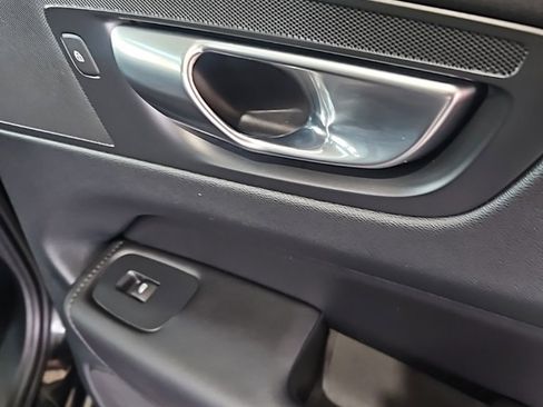 Used 2023 Volvo XC60 B5 Plus image 15