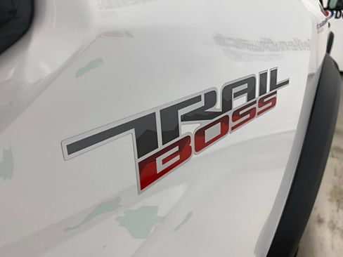 Used 2024 Chevrolet Colorado Trail Boss w/ Technology Package AWD/4WD image 19