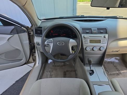 Used 2010 Toyota Camry LE FWD image 11