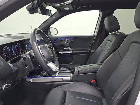 Used 2024 Mercedes-Benz GLB 250 4MATIC w/ Winter Heating Package image 5