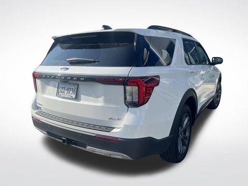 Used 2026 Ford Explorer Active w/ Active Comfort Package AWD/4WD image 3