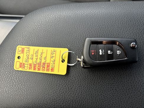 Used 2020 Toyota Camry LE FWD image 28