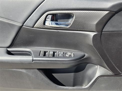 Used 2017 Honda Accord Sport image 26