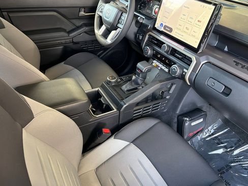 Used 2025 Toyota Tacoma TRD Sport image 14