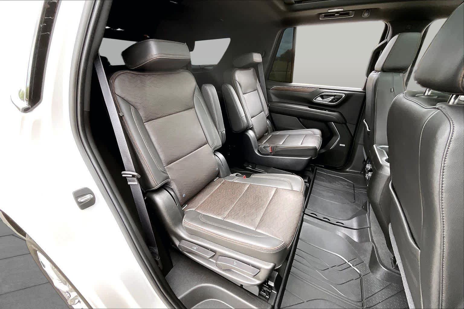 Used 2021 Chevrolet Tahoe High Country w/ Premium Package AWD/4WD image 20