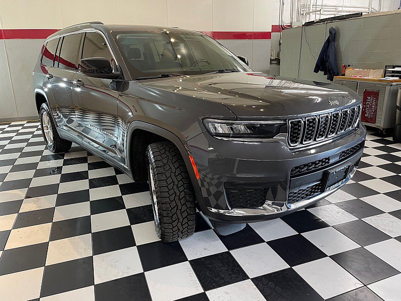Used 2022 Jeep Grand Cherokee L Laredo w/ Luxury Tech Group I AWD/4WD image 3