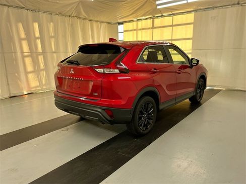 Used 2023 Mitsubishi Eclipse Cross LE image 2