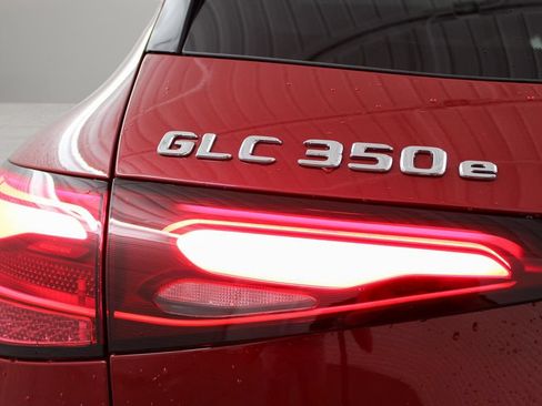 Used 2025 Mercedes-Benz GLC 350e 4MATIC image 31