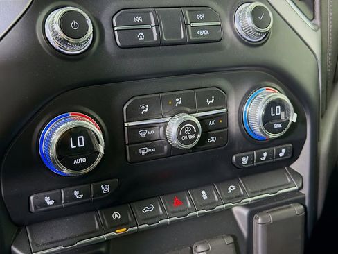 Used 2022 GMC Sierra 1500 SLT image 18