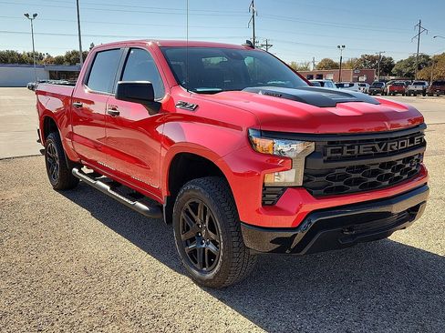 Used 2025 Chevrolet Silverado 1500 Custom Trail Boss w/ Turbomax Blackout Package image 4