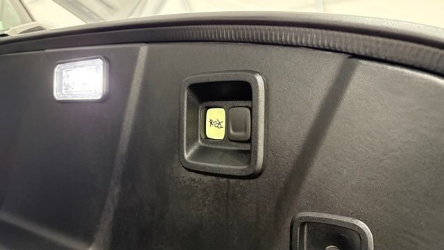 Used 2025 GMC Hummer EV 2X w/ LPO, Cargo Utility Package AWD/4WD image 12