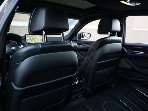 Used 2022 BMW M550i xDrive image 16