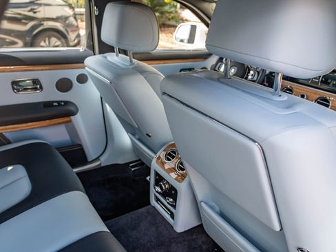 Used 2022 Rolls-Royce Ghost w/ Ghost Package image 33