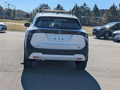 New 2026 Nissan Kicks SR image 4
