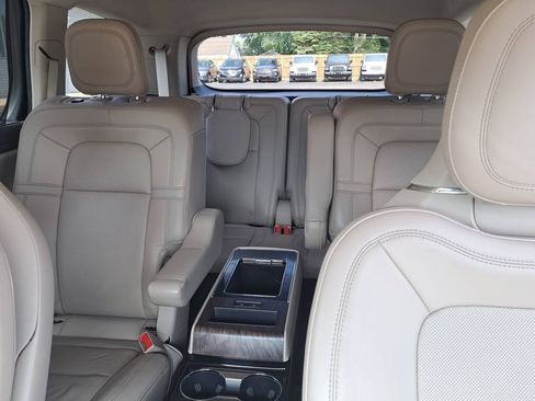 Used 2020 Lincoln Aviator Reserve w/ Equipment Group 202A AWD/4WD image 4